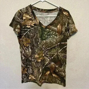 Magellan Outdoors Realtree camo v neck short sleeve t-shirt in size youth large
